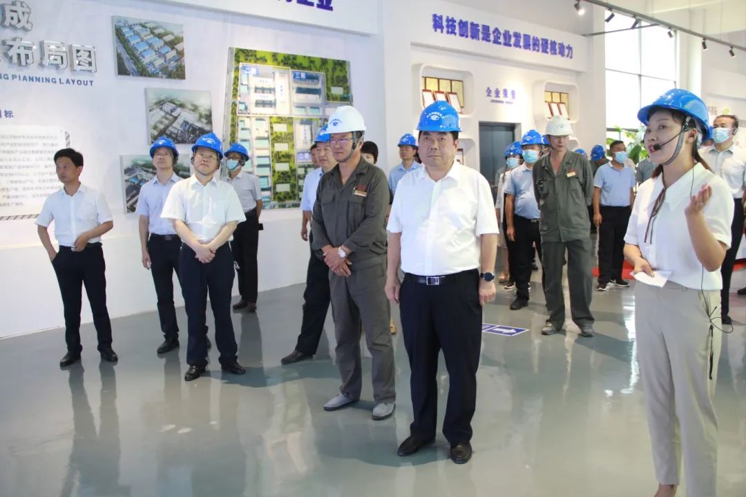聚焦！全市工業(yè)經(jīng)濟(jì)運(yùn)行暨化工企業(yè)轉(zhuǎn)型發(fā)展現(xiàn)場(chǎng)會(huì)在襄城召開